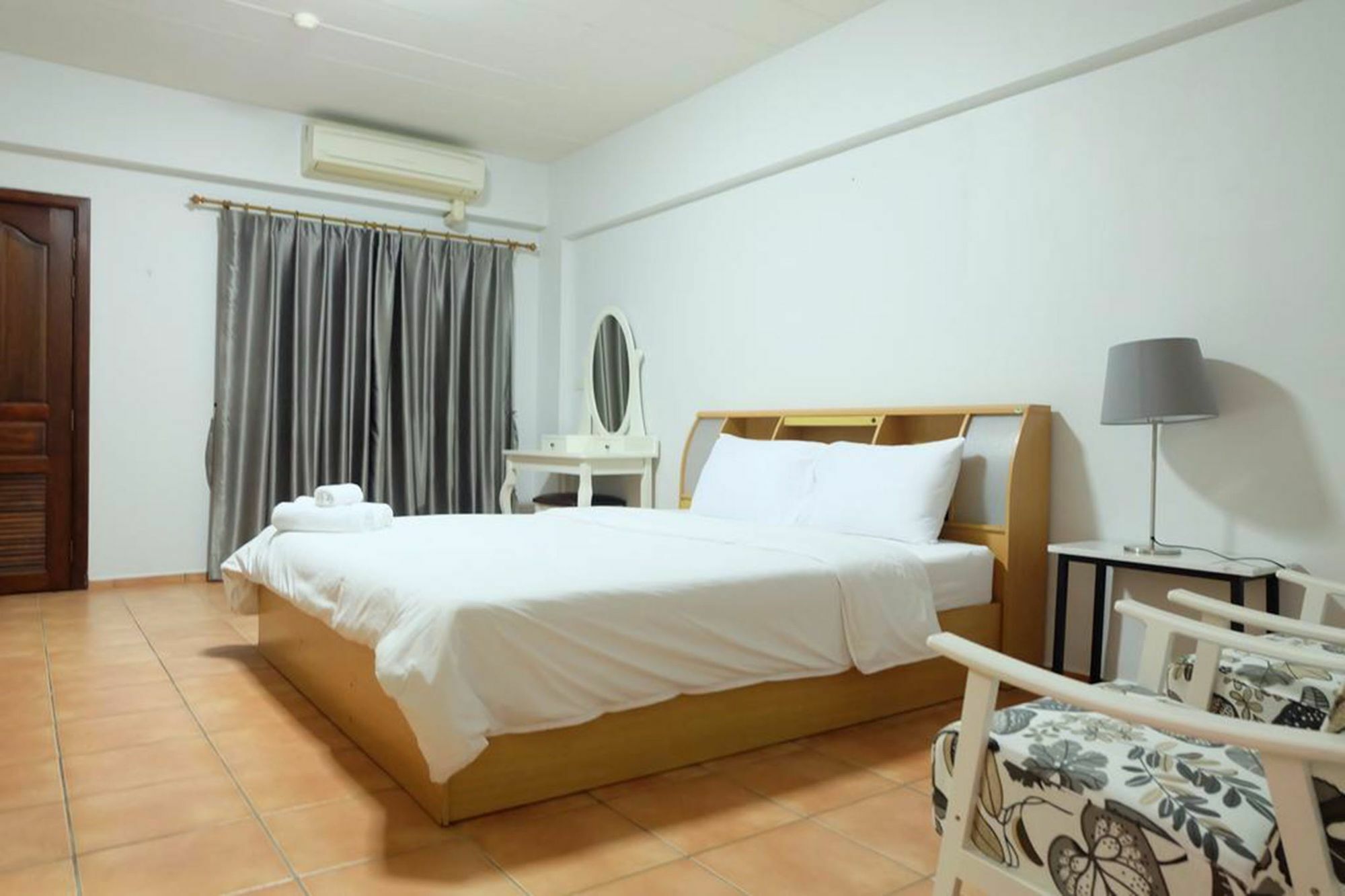 Lomsabai Apartments บางแสน ภายนอก รูปภาพ
