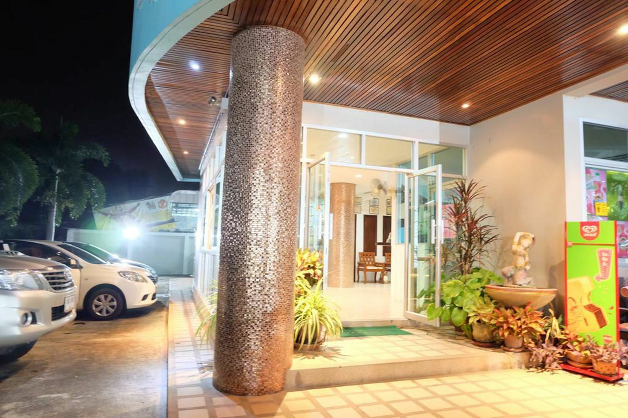 Lomsabai Apartments บางแสน ภายนอก รูปภาพ