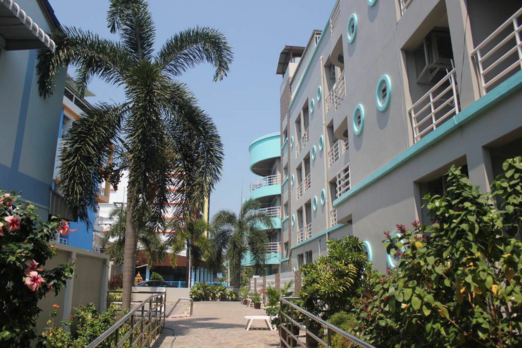 Lomsabai Apartments บางแสน ภายนอก รูปภาพ